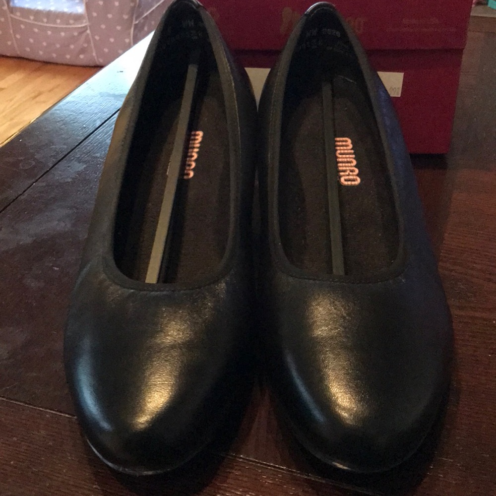 Munro Emma Pumps Size 9WW